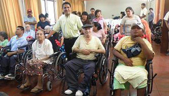 Discapacitados de Arequipa y Moquegua recibieron sillas de ruedas