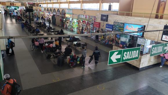 El terminal terrestre de Arequipa recibe a pasajeros que viajarán a distintos destinos para poder emitir su voto este domingo. (Foto: GEC)