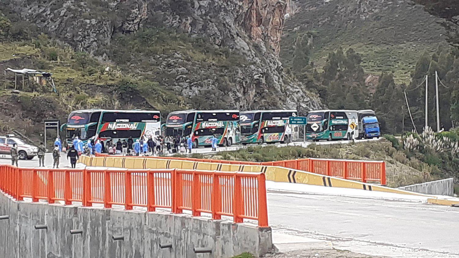 ​Migrantes diagnosticados con COVID - 19 escapan de albergue