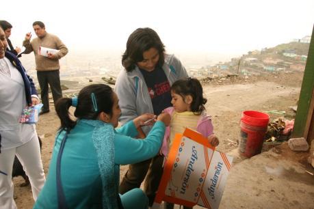 Vacunan a personas que viajan a la selva contra fiebre amarilla