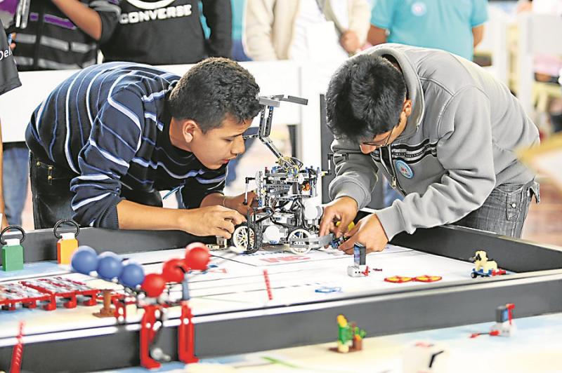 Realizan Feria Escolar de Ciencia y Tecnología