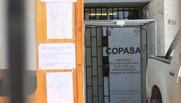 Apagaron las cámaras de Copasa para retirar materiales| Foto: Eduardo Barreda