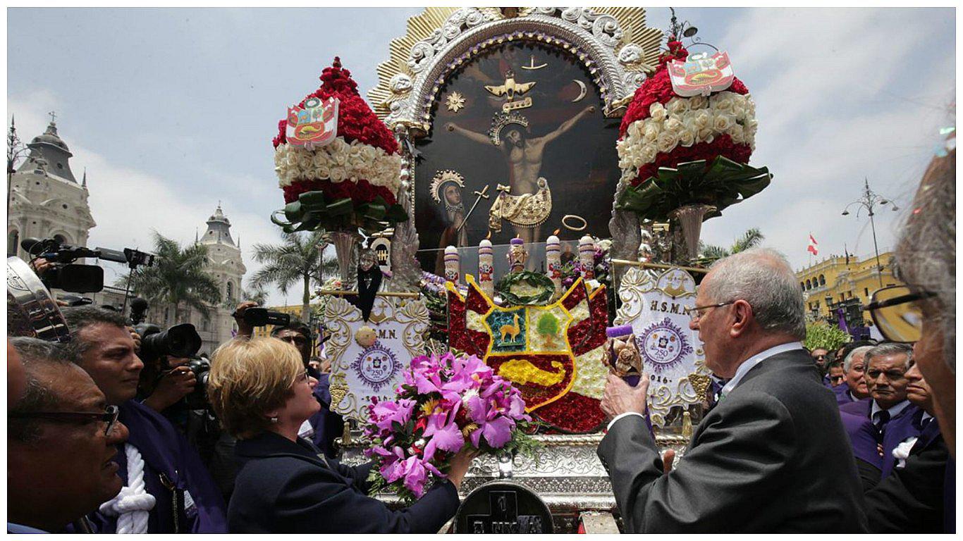 Señor de los Milagros: Pedro Pablo Kuczynski participó en homenaje al Cristo Morado (VIDEO)