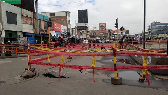 Incidente ocurrió en  la Av. Andrés Avelino Cáceres, autoridades decidieron cerrarla para prevenir accidentes. (FOTO: GEC)