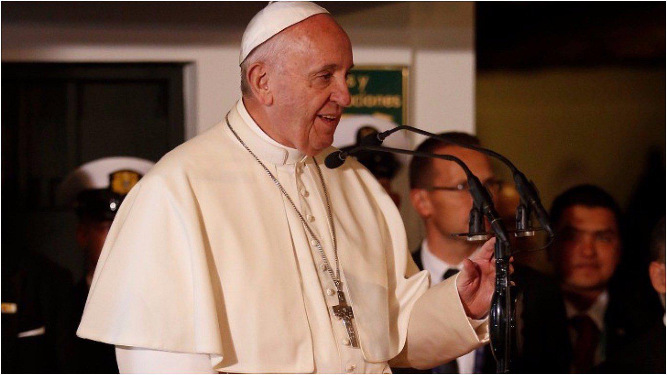 Papa Francisco: periodista sorprende a todos al hacer esto delante del Santo Padre (VIDEO)