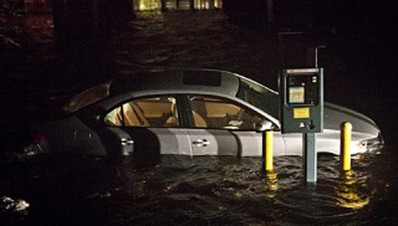 Huracán "Sandy" ya causó 13 muertos y ciudades inundadas