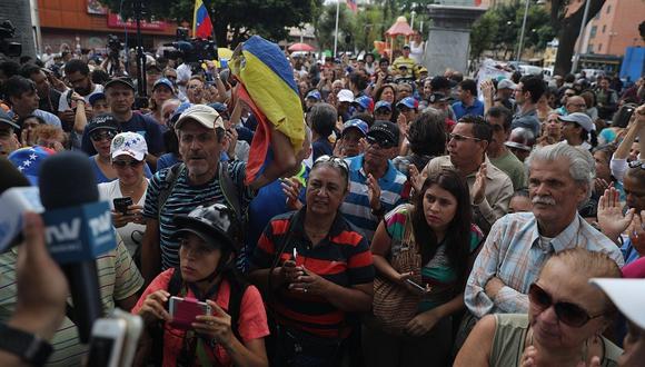 Venezuela: Marchan hacia cuarteles para convencer a militares de cesar el apoyo a Nicolás Maduro