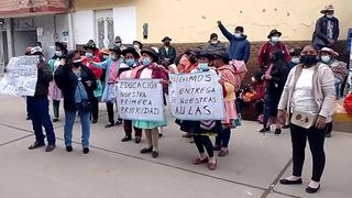 Protestan porque no culminan su nuevo plantel y volverán a clases en aulas prestadas en Huancavelica