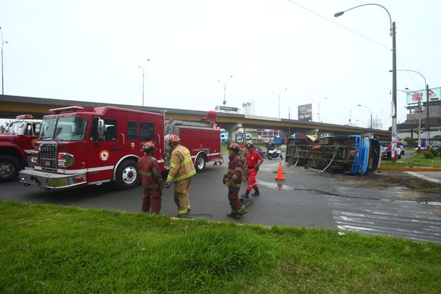 Ocho heridos deja accidente de coaster en la Av. Habich - Foto: Gonzalo Córdova