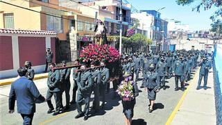 Procesión en honor a Santa Rosa de Lima en Arequipa
