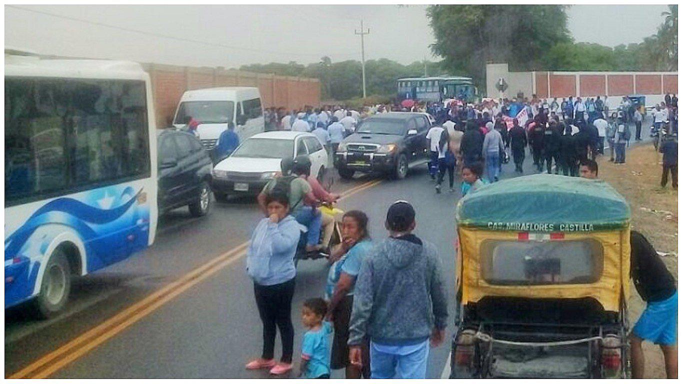 Trabajadores de la UNP cierran el campus (VIDEO)