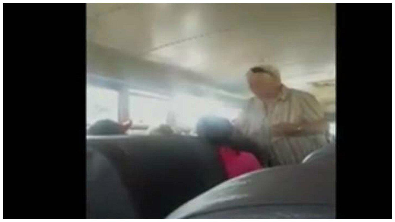 YouTube: conductora de bus discrimina a escolar por no hablar inglés (VIDEO)