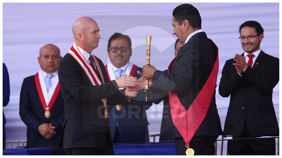 ​Cerrón juramenta y anuncia retomar estudios para nuevo aeropuerto (FOTOS)