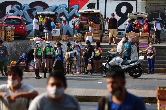 De otro lado, lo que sí se pudo constatar es la mayor presencia de hombres tanto en los centros de abastos como en los supermercados. (Foto: HugoCurotto/GEC)