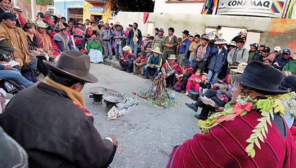 Reprimieron a latigazos a indígenas descontentos con gobierno de Evo Morales