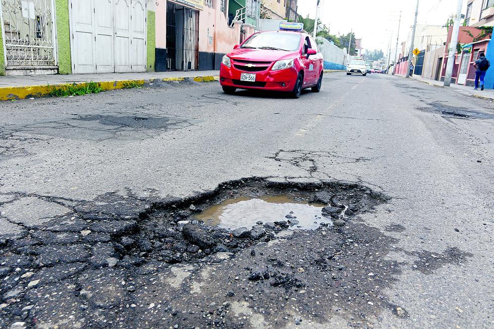Cuatro distritos tienen las vías más dañadas por lluvias en la Ciudad Blanca (FOTOS)