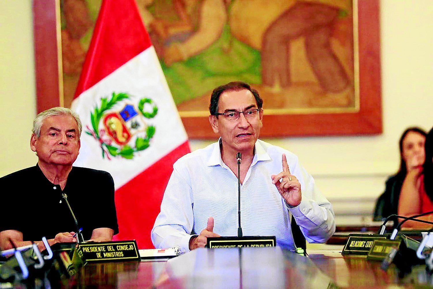 Presidente asume compromiso de cumplir mandato