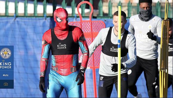 Futbolista del Leicester entrenó vestido del Hombre Araña (VIDEOS)