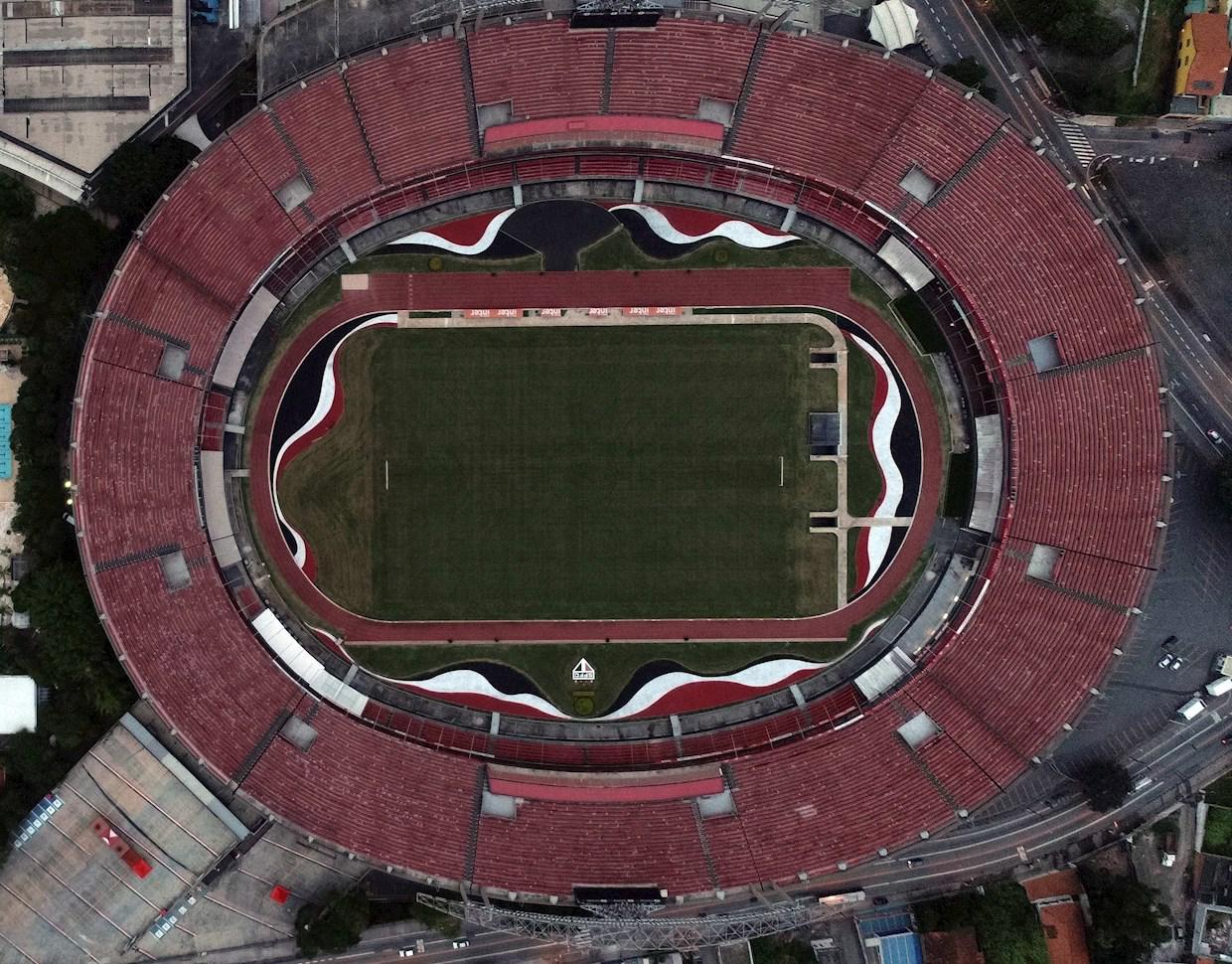 Grandes estadios de Río de Janeiro, Sao Paulo así como canchas de barrios en Brasil lucen completamente vacíos por la cuarentena. (Foto: EFE)