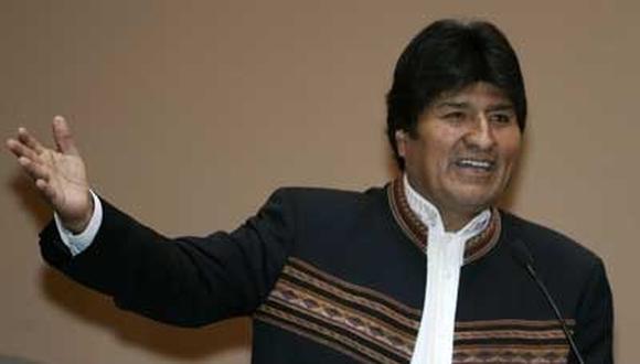 Evo Morales pide cambiar "estructuras excluyentes" como el FMI