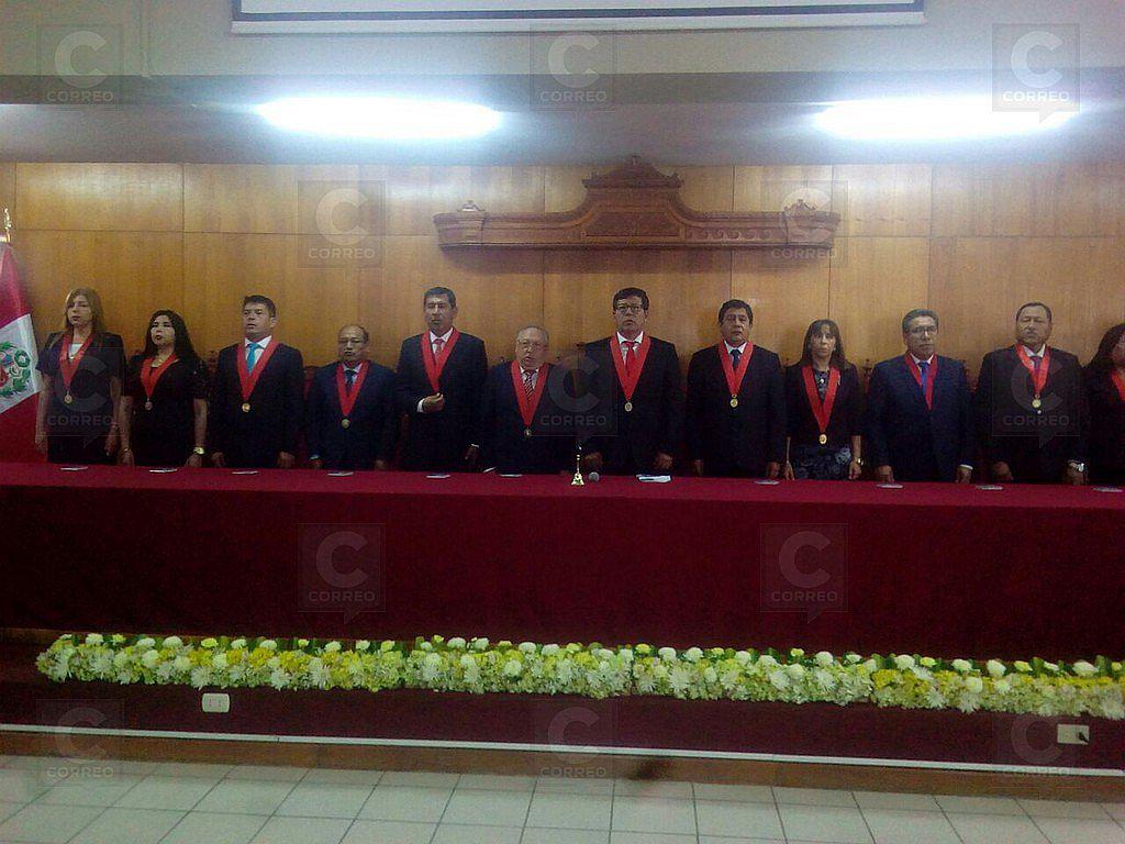 Denuncian a dos servidores por corrupción en  sus funciones