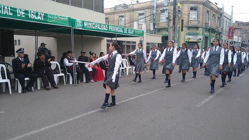 Colegio "Mercedes Manrique" cumple 75 años formando alumnos en Mollendo