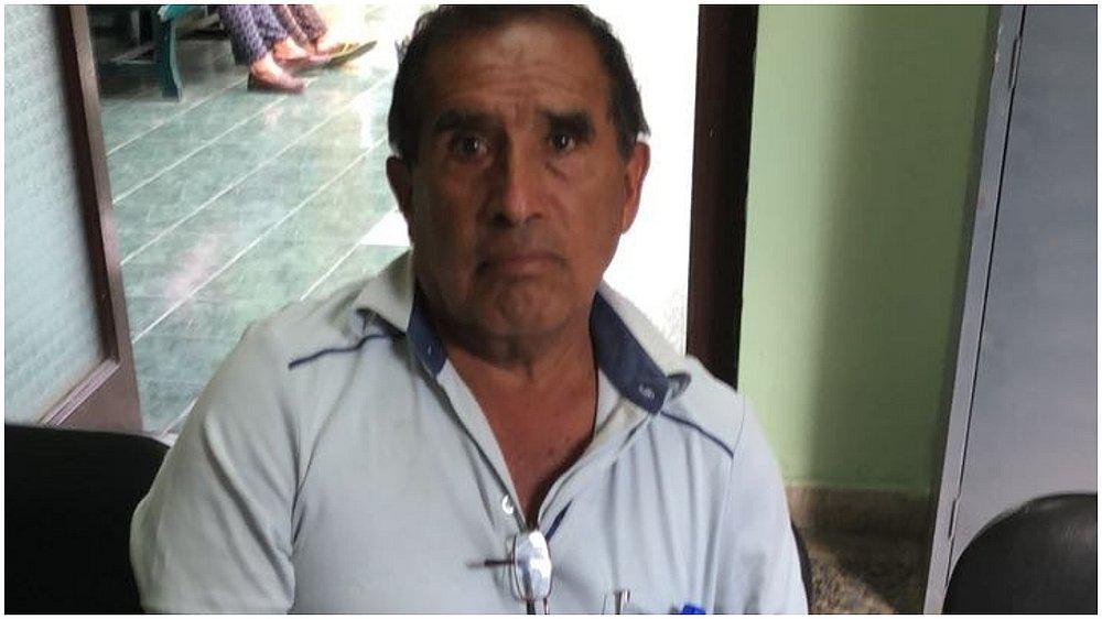 Detienen a profesor por tocar y besar a la fuerza a dos escolares (VIDEO)