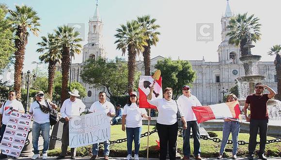 ​Lavan bandera del Perú para respaldar al congresista Yonhy Lescano