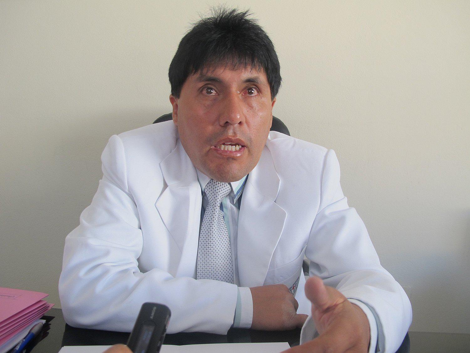 Pacientes que hacen cola en madrugada corren serios riesgos