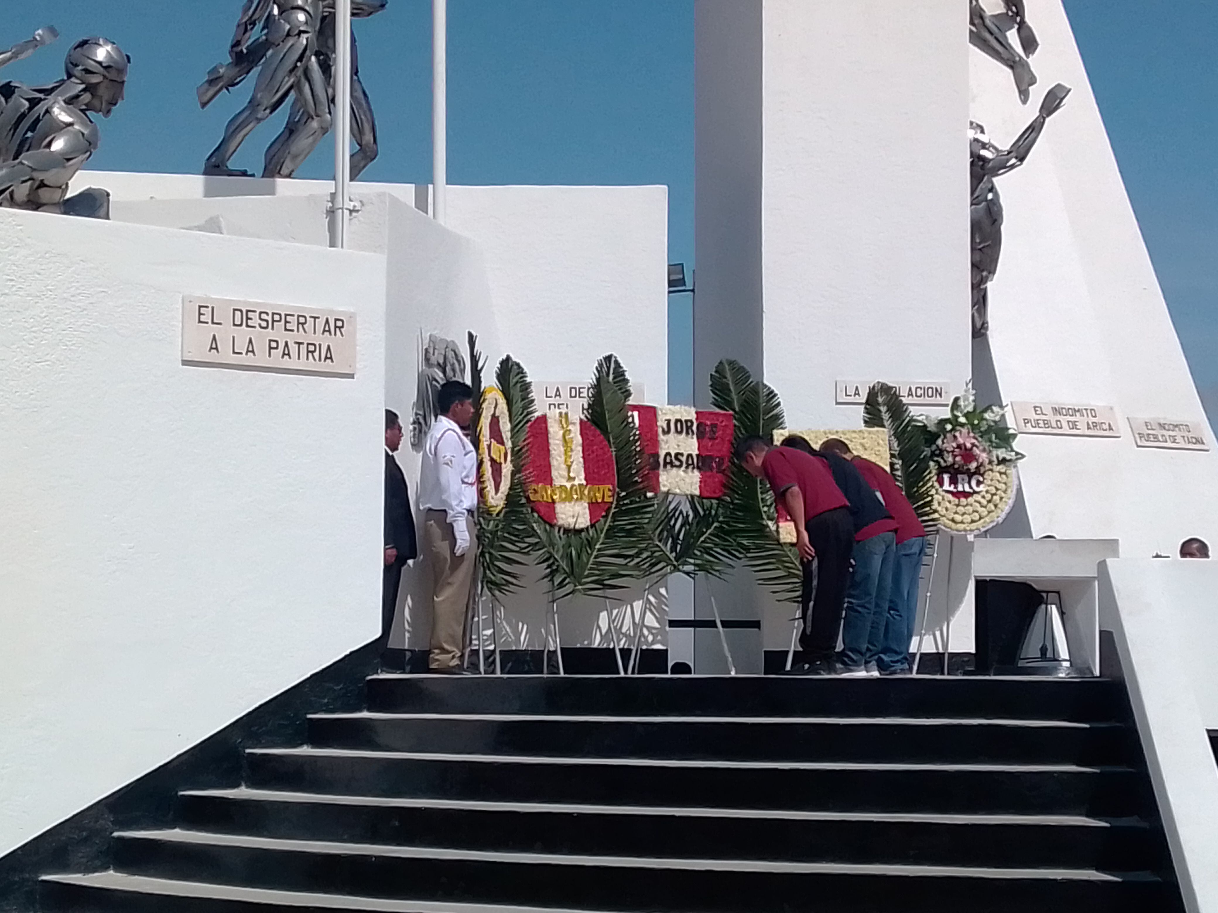 En la segunda parte de la actividad se realiza una ceremonia el lo que es hoy el complejo monumental erigido para homenajear a los defensores de la Batalla del Campo de la Alianza. (Foto: Adrian Apaza)