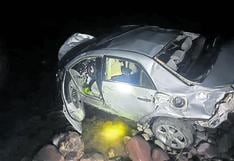 Ingeniero muere al caer auto al Mantaro y esposos se salvan al volcar con combi