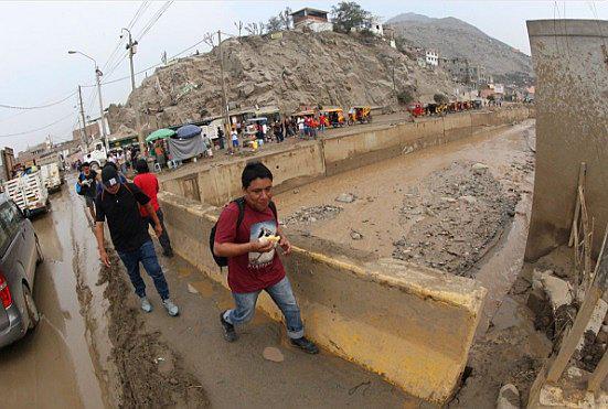 Nuevo huaico se registra en la quebrada Huaycoloro y causa alarma en Huachipa y Chosica