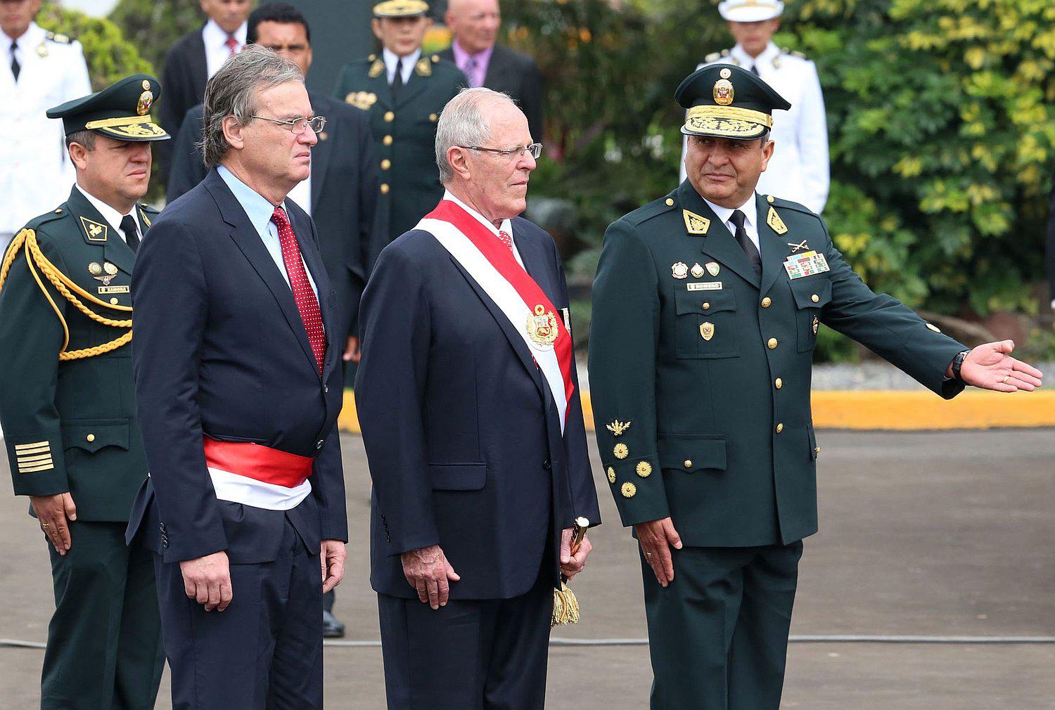 PPK emplazó al Poder Judicial a terminar los juicios a policías y militares