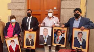 Tacna: Exdecanos de abogados retiran sus fotos del ICAT en rechazo de actual directiva