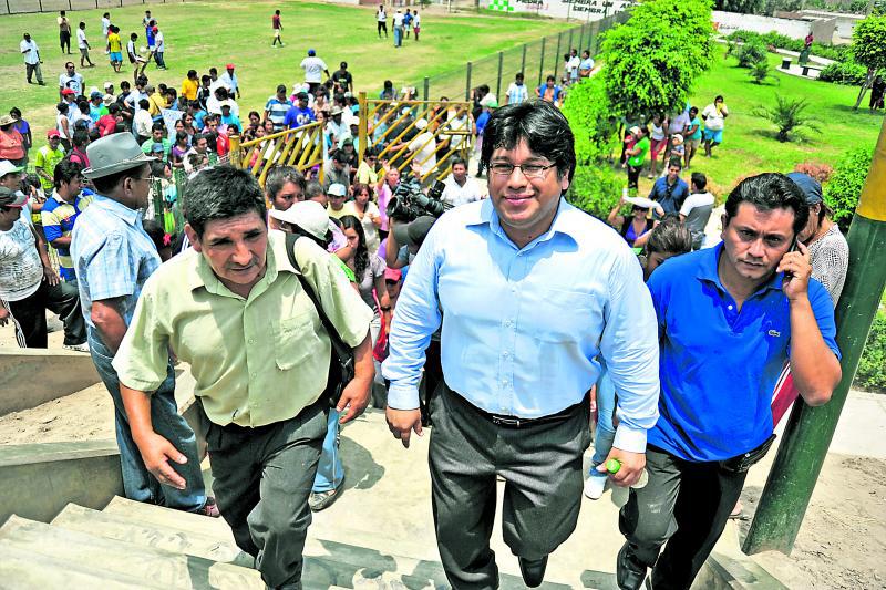 Rennán Espinoza lanza a su hijo a la alcaldía de Puente Piedra 