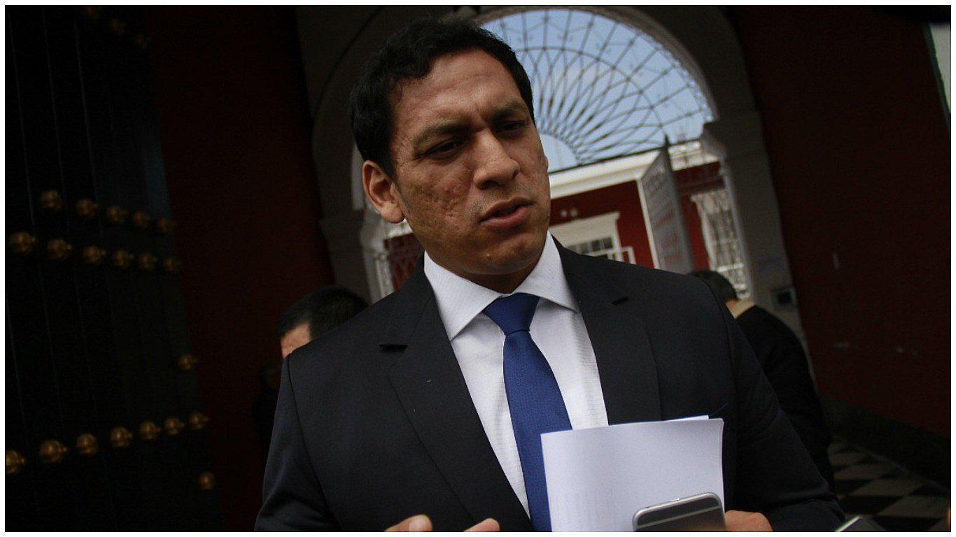 Luis Valdez: "La reconstrucción es un proceso burocrático y lento" 