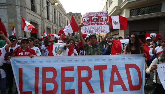 Diferentes colectivos en contra del presidente Pedro Castillo se concentraron este domingo en el Centro de Lima. Foto: GEC