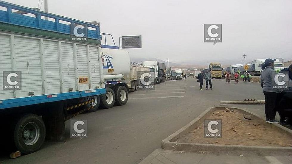 Tía María: Camiones quedan varados debido a bloqueos (FOTOS)