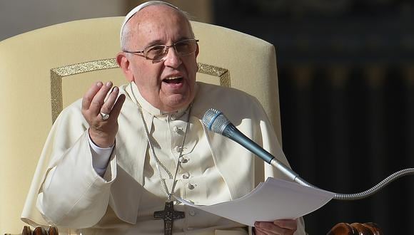 Papa advierte a sacerdotes que sean pastores y no "mercenarios"