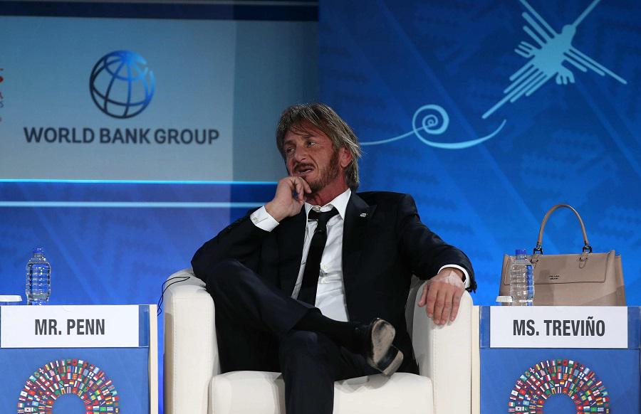 Sean Penn alborota Lima y pide apoyo para jóvenes