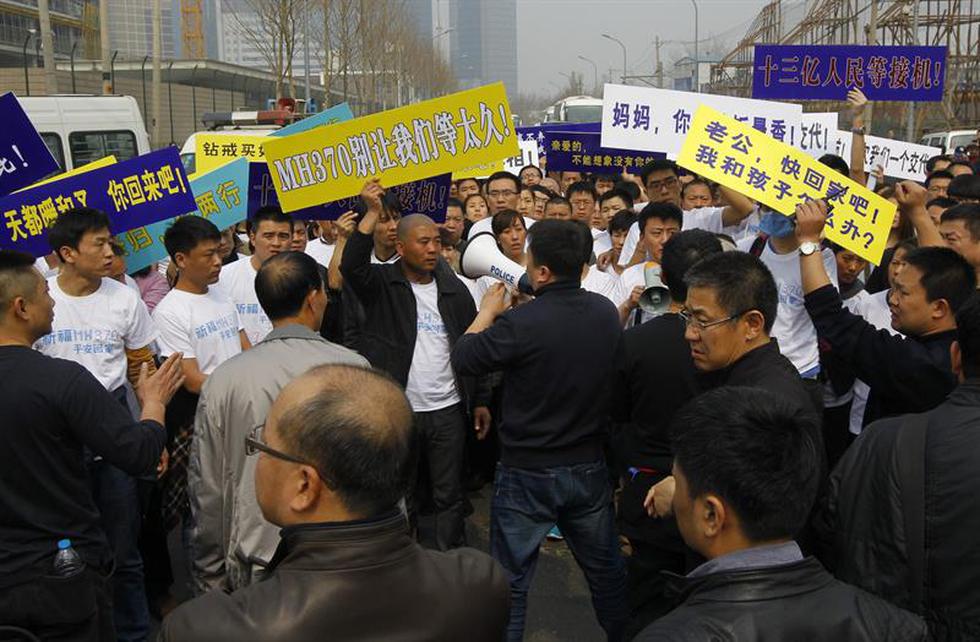Malaysia Airlines: Familias chinas exigen pruebas concretas a Malasia de siniestro de avión