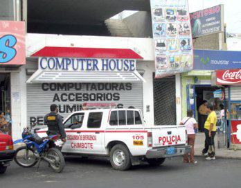 Roban en "Computer House" y se llevan 10 mil soles en equipos