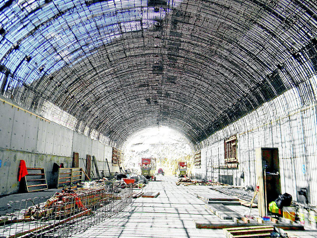 ​Continúan trabajos en el sector Yanango luego que rocas dañaran túnel