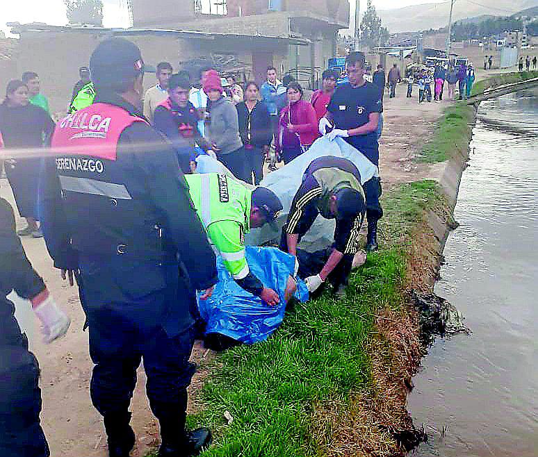 Serenos rescatan cadáver de varón que flotaba en el canal Cimir