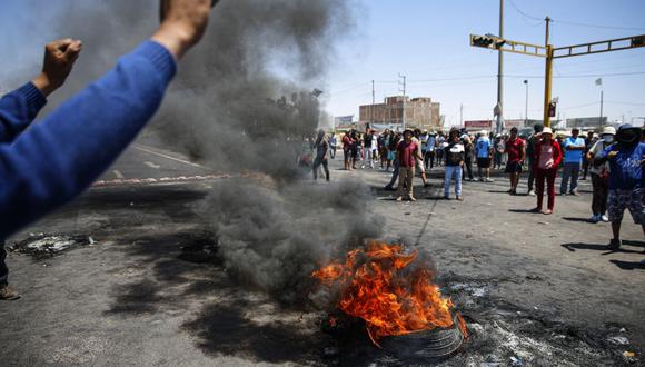 Vía nacional estuvo interrumpido por cinco días. Retoma en el Km. 290 se prolongó por más de seis horas. Cámara de Comercio advierte que manifestantes vienen de Puno y Huancavelica. (Foto de Hugo Curotto / AFP)