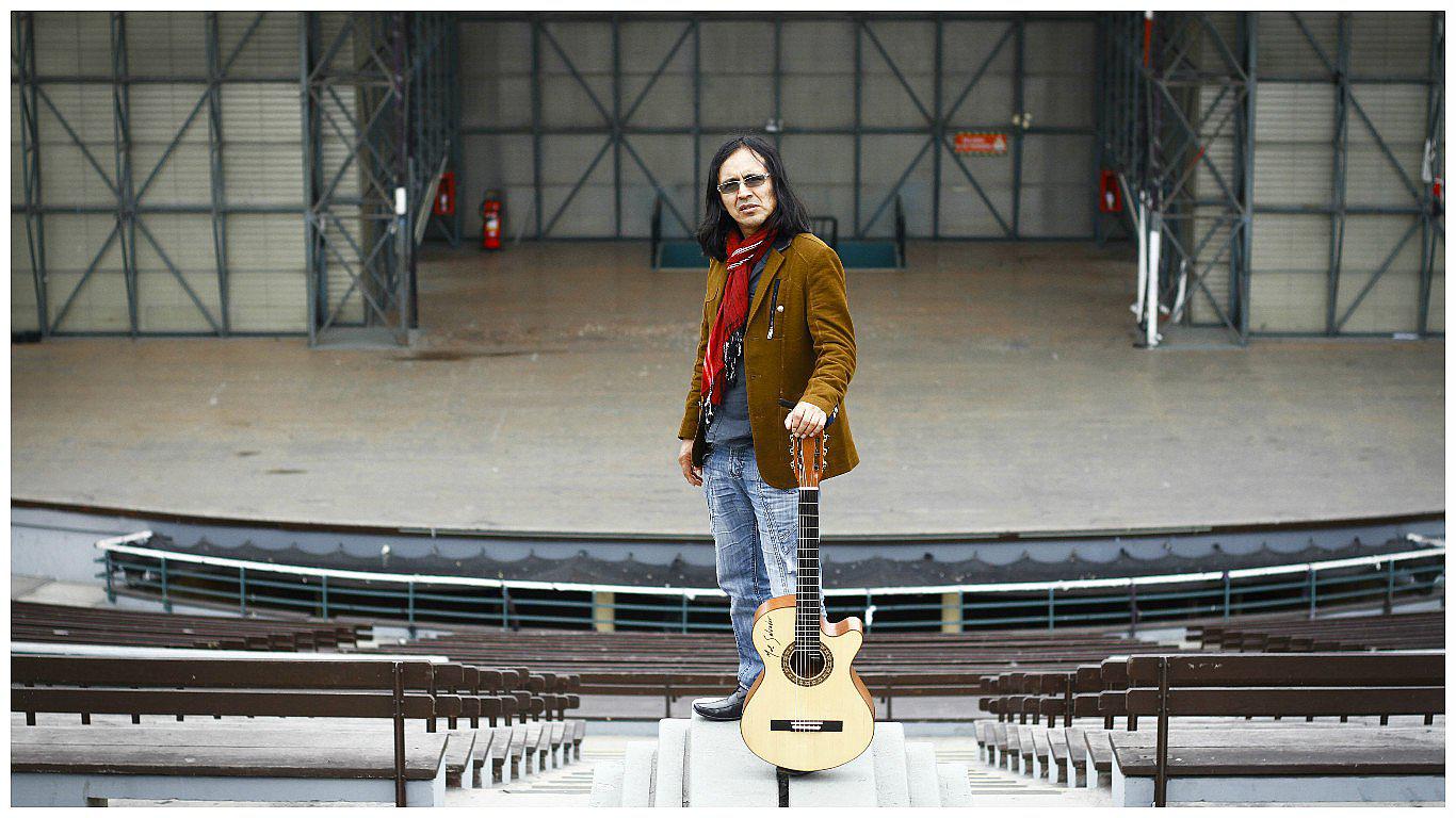 Mac Salvador: “Más que un cantante, soy compositor y filósofo”