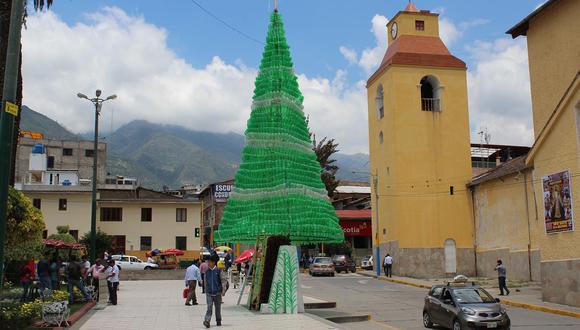 Apurímac: Elaboran árbol navideño con más de 4 mil botellas plásticas recicladas 