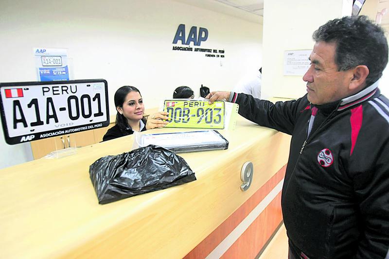 Asociación Automotriz: Lima entorpece el cambio de placas