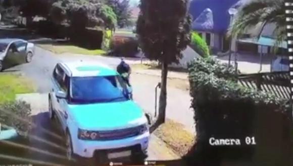 YouTube: La reacción de una mujer para evitar que le roben su camioneta