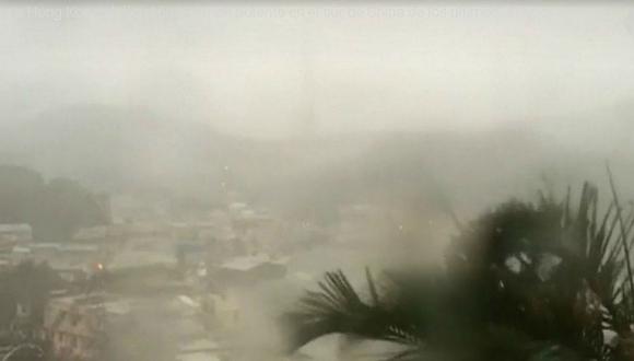 Caos en el aeropuerto de Hong Kong tras el paso del tifón Nida (VIDEO)